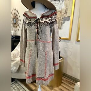 Free People wool long sleeve midi sweater dress. Tie top. Ribbed waist & cuffs 🩷